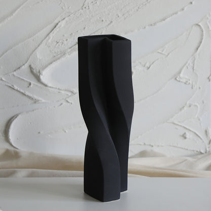 Simple Ceramic Vase With Dried Flowers Ornaments